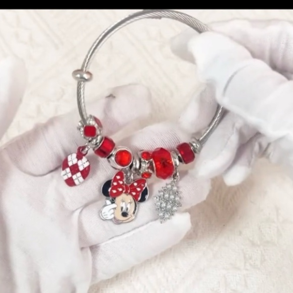 NWOT Minnie Mouse Beaded Charm Bracelet with Red Accents - Picture 6 of 9